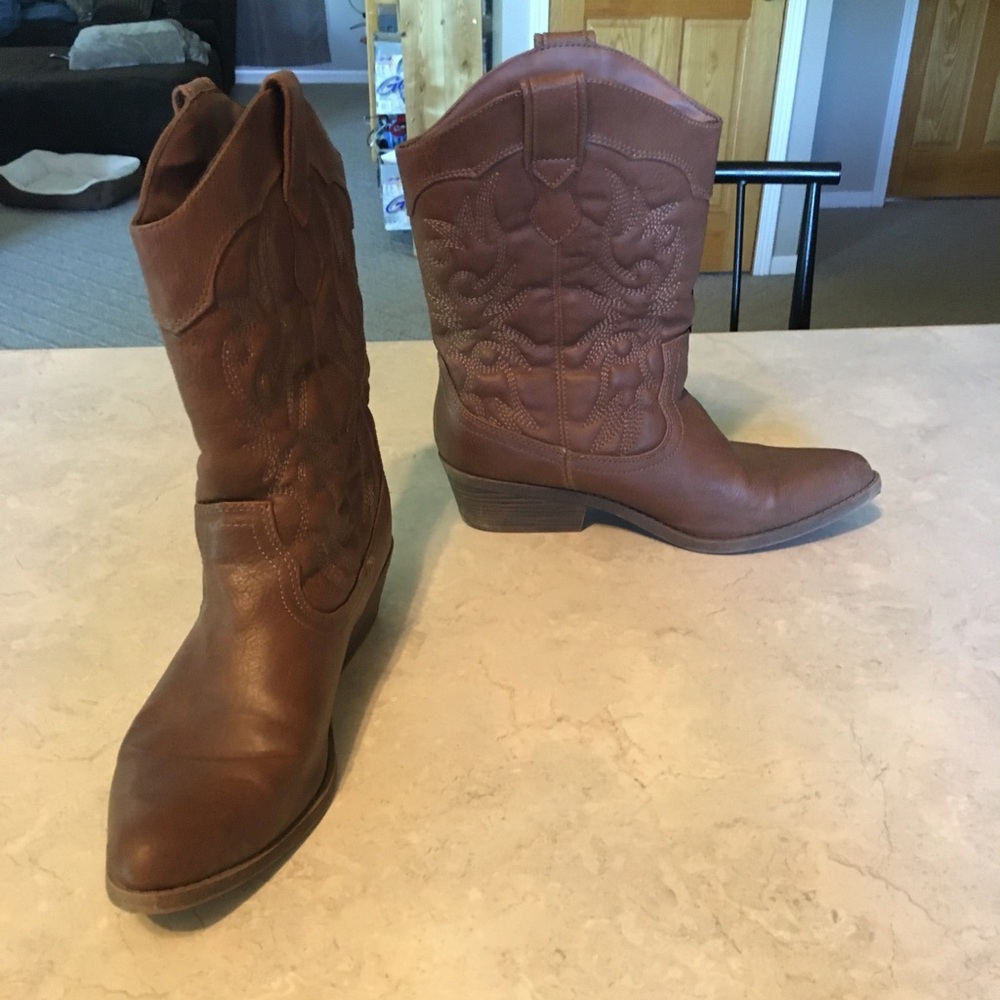 Brown short boots